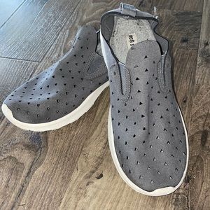 Not Rated Gray Loaders sz 6.5